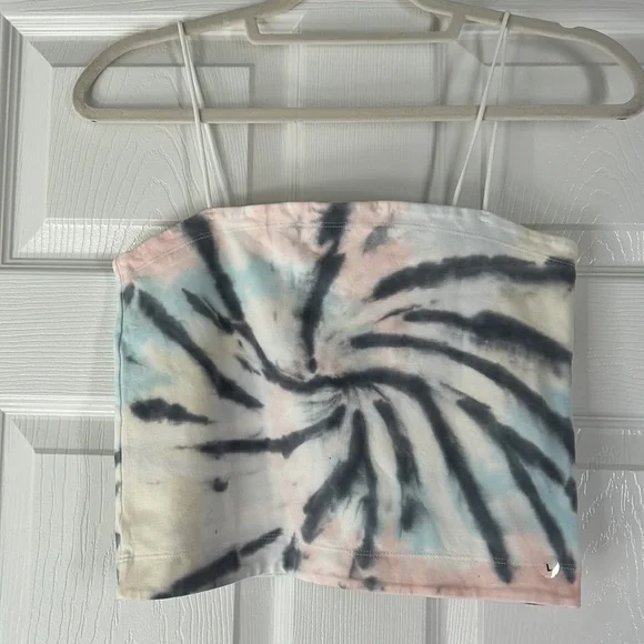 NWT American Eagle crop top. Size large. So cute! - Picture 2 of 10